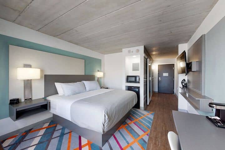 Room 34 of 109