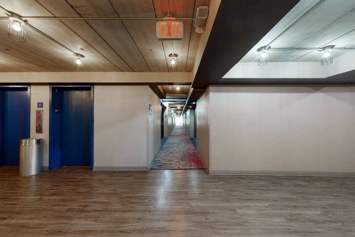 Ballroom/Hall 90 of 109