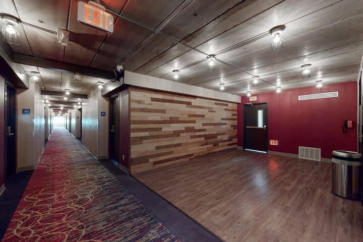 Ballroom/Hall 88 of 109
