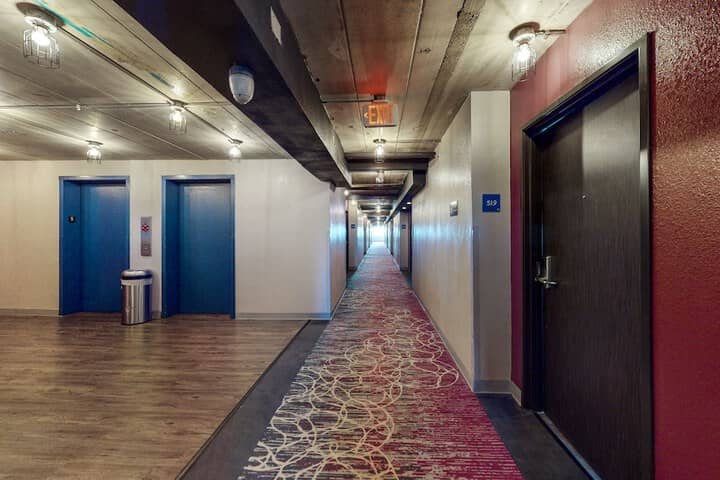 Ballroom/Hall 91 of 109