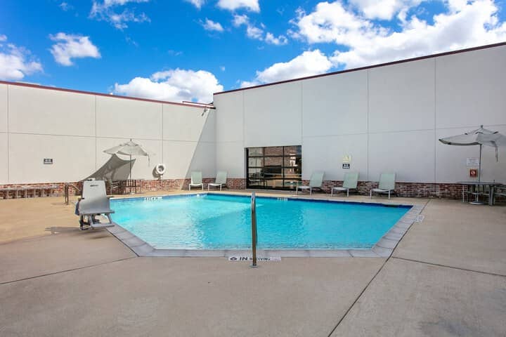 Pool 53 of 109