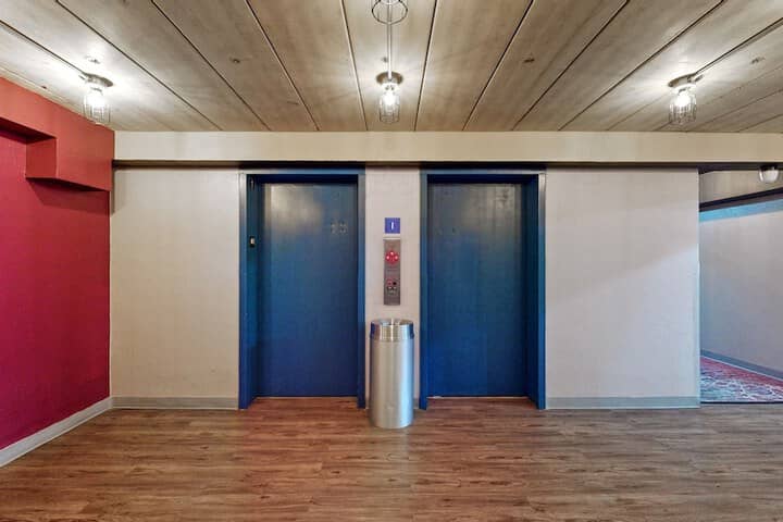 Ballroom/Hall 87 of 109